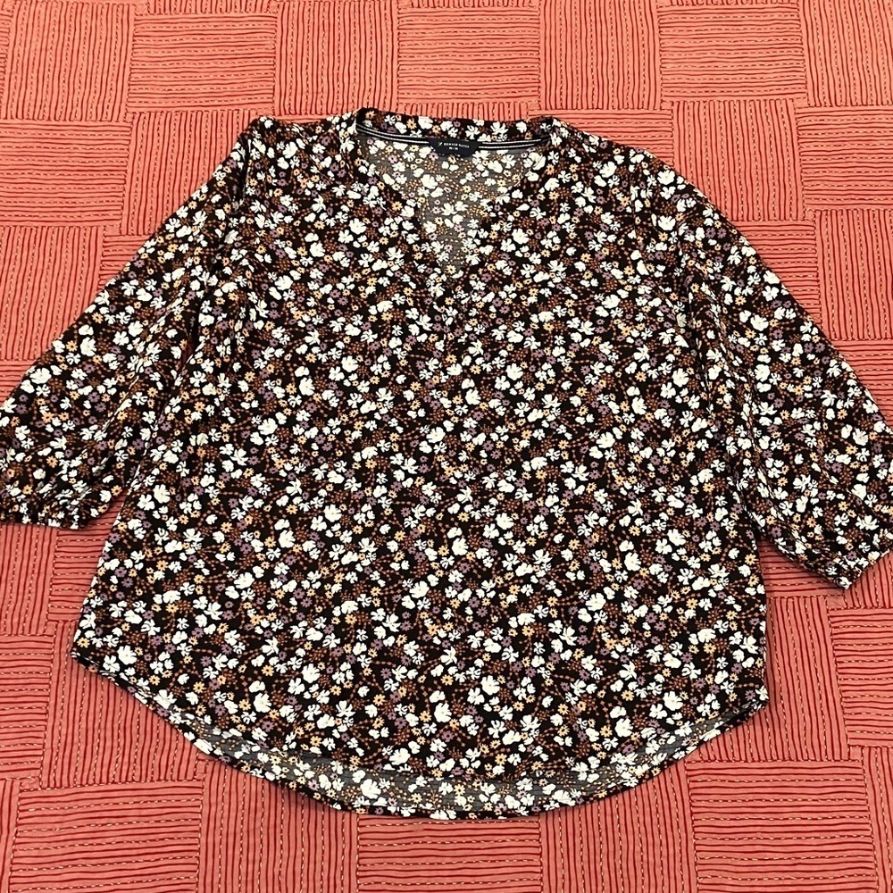 Denver Hayes medium Floral lightweight Blouse